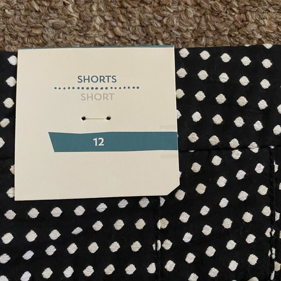 Old Navy 3.5” 12 Shorts - Picture 4 of 5